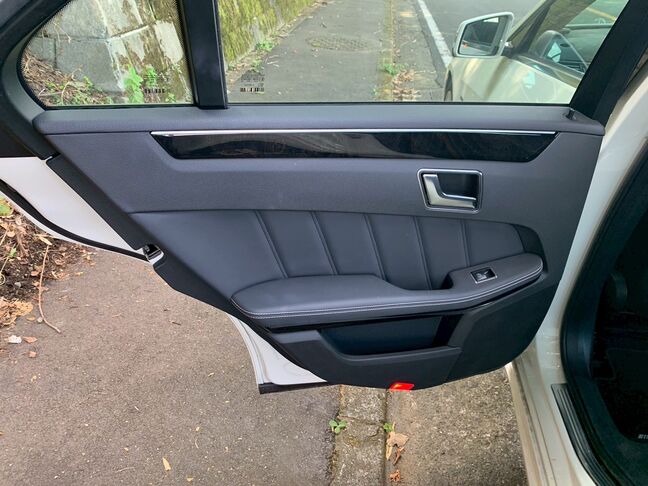 【友達追加の方法②】車両画像の2枚目のQRコードをLINEで読み込んで友達追加できます。