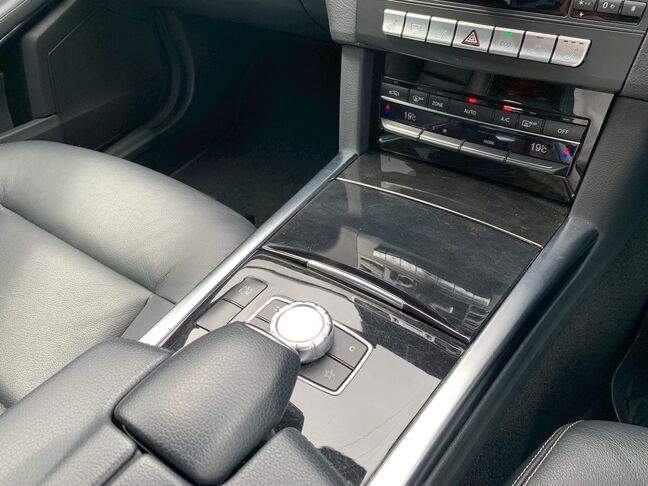 【お車探し】お客様のご要望に応じて、仕入れのプロがお客様と一緒にご希望のお車をお探しさせて頂くサービスをご提供しています。ご遠慮なくお申し出ください。