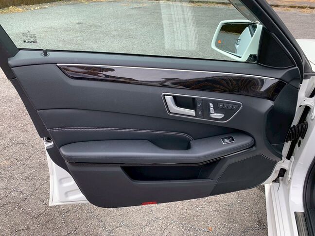 【友達追加の方法①】LINEで「@391tycna」を検索して友達追加できます。