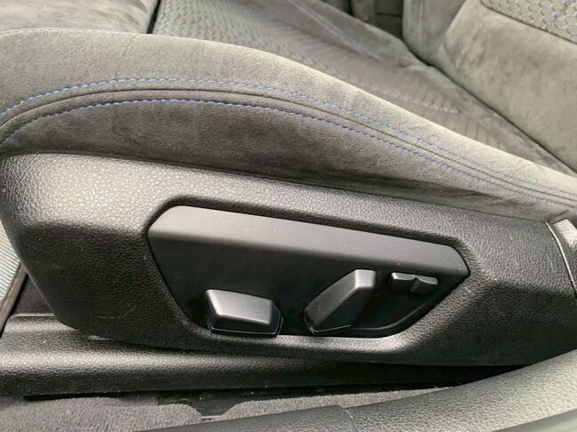 【お車探し】お客様のご要望に応じて、仕入れのプロがお客様と一緒にご希望のお車をお探しさせて頂くサービスをご提供しています。ご遠慮なくお申し出ください。