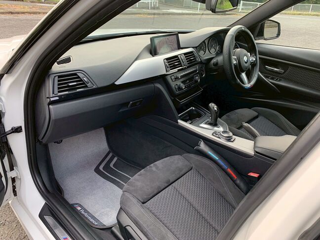 【お車探し】お客様のご要望に応じて、仕入れのプロがお客様と一緒にご希望のお車をお探しさせて頂くサービスをご提供しています。ご遠慮なくお申し出ください。