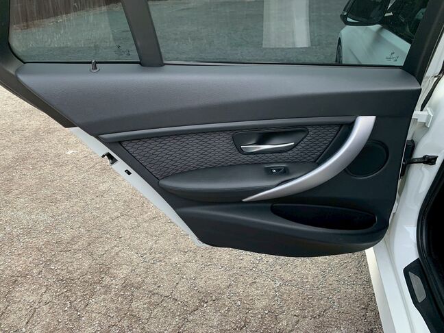 v【仮審査申込】当社公式LINEから詳しくご案内しています。まずは、次の①～③の中からやりやすい方法で友達追加をお願いします。