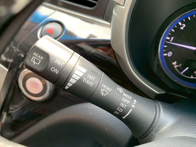 【廃車の無料引取り】当社は他社で購入された場合でも走行不能車や廃車の無料引き取り大歓迎です。「LINEでお問い合わせ」から車検証・車両の写真とご希望金額をお送りください