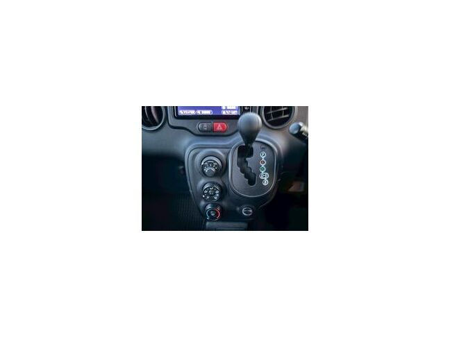 シフトレバーは縦型！
運転しながらでも操作しやすい優れものです！