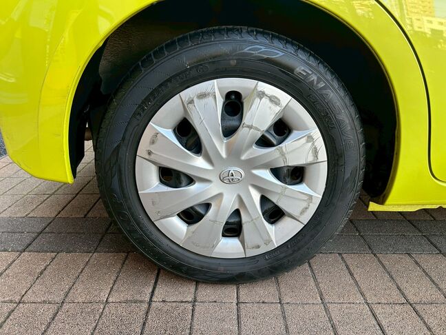 足元までしっかりと点検・整備済みです。 タイヤの状態も良好で、安全なドライブをサポートします。【スペイド】