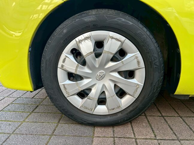 足元までしっかりと点検・整備済みです。 タイヤの状態も良好で、安全なドライブをサポートします。【スペイド】