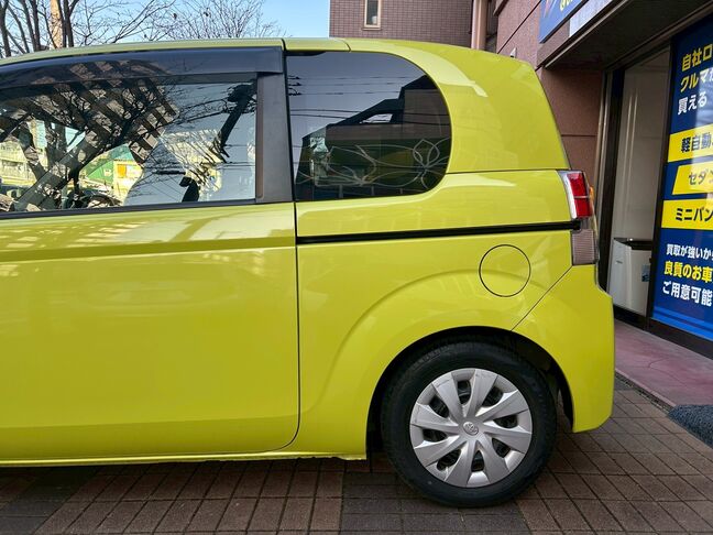 個性的なカラーと美しいフォルム！ 鮮やかなイエローのボディは、スペイド特有の左右非対称なデザインを一層際立たせています。【スペイド】