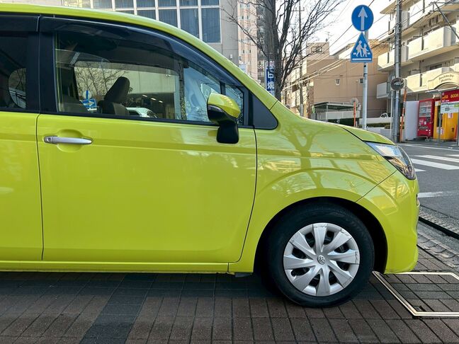 個性的なカラーと美しいフォルム！ 鮮やかなイエローのボディは、スペイド特有の左右非対称なデザインを一層際立たせています。【スペイド】