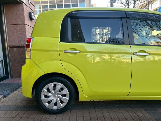 個性的なカラーと美しいフォルム！ 鮮やかなイエローのボディは、スペイド特有の左右非対称なデザインを一層際立たせています。【スペイド】