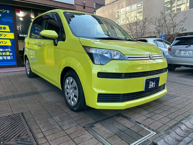 個性的なカラーと美しいフォルム！ 鮮やかなイエローのボディは、スペイド特有の左右非対称なデザインを一層際立たせています。【スペイド】