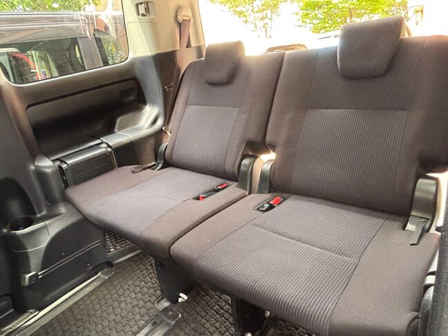 3列目シートもあるので大人数での移動も可能！