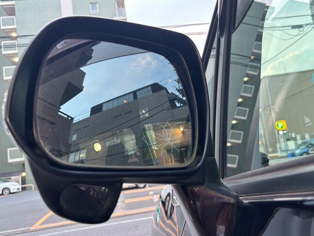 サイドミラーもクリア！視界良好で安全運転をサポートします。【ヴォクシー】
