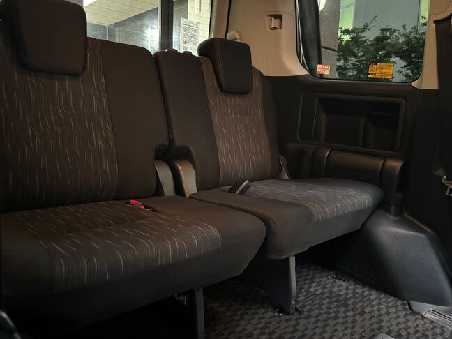 ゆったりくつろげるキャプテンシート！長距離移動でも快適です。【ヴォクシー】