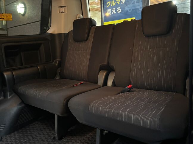 汚れやへたりもなし！3列目まできれいなシートを保っています。【ヴォクシー】