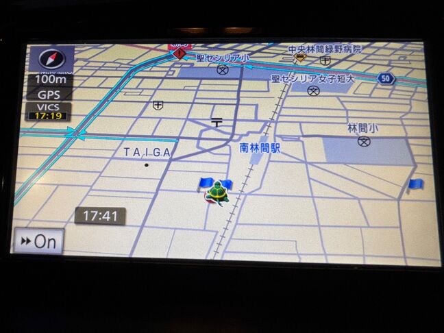 遠出も安心！見やすい地図画面で目的地までスムーズにナビゲートします。【ヴォクシー】