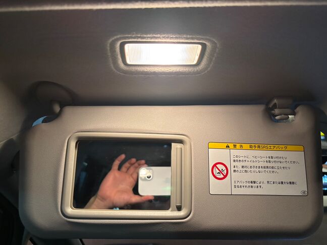 照明付きのバニティミラー！【ヴォクシー】