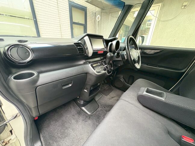 15年未満、15キロ以下のお車に関しましては1年間走行距離無制限保障をご選択いただけます。