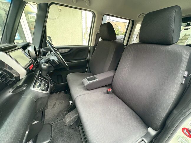 LINEで簡単仮審査が可能です。まずはお友達追加からお願いいたします。