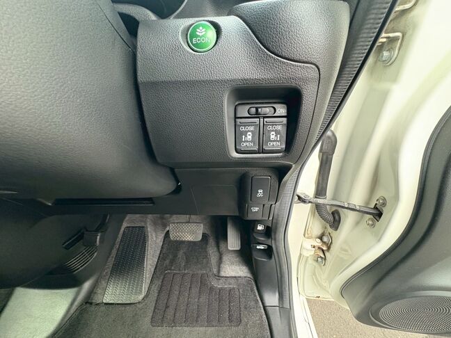 当店では、お急ぎのお客様に無料でレンタカーをお貸出ししております。ご契約後、即日引渡しOKです。