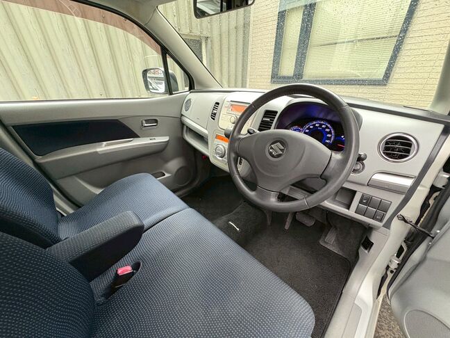 LINEで簡単仮審査が可能です。まずはお友達追加からお願いいたします。