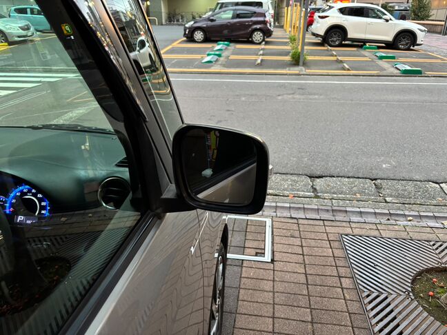 ミラーも見やすいものになっております【スペーシアカスタム】