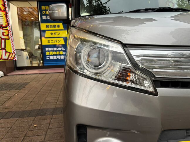 ヘッドライトに目立った傷はございません【スペーシアカスタム】