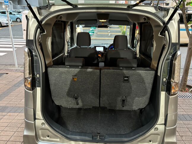 後部座席を展開していても広々としたトランクルームをお使いいただけます。【スペーシアカスタム】