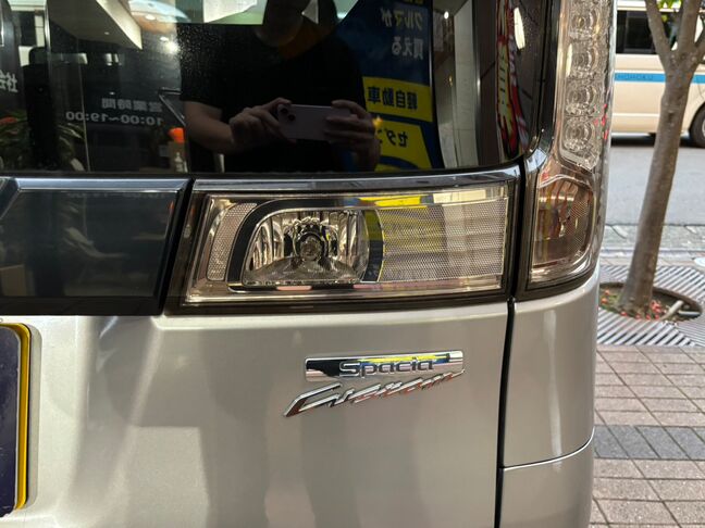 テールライトに目立った傷はございません。【スペーシアカスタム】