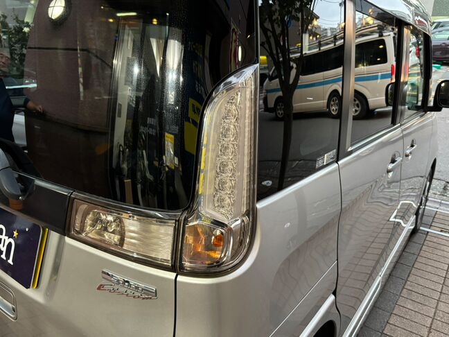 テールライトに目立った傷はございません。【スペーシアカスタム】