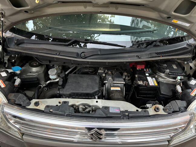 エンジンルームも手入れされており清潔な状態が保たれています。【スペーシアカスタム】