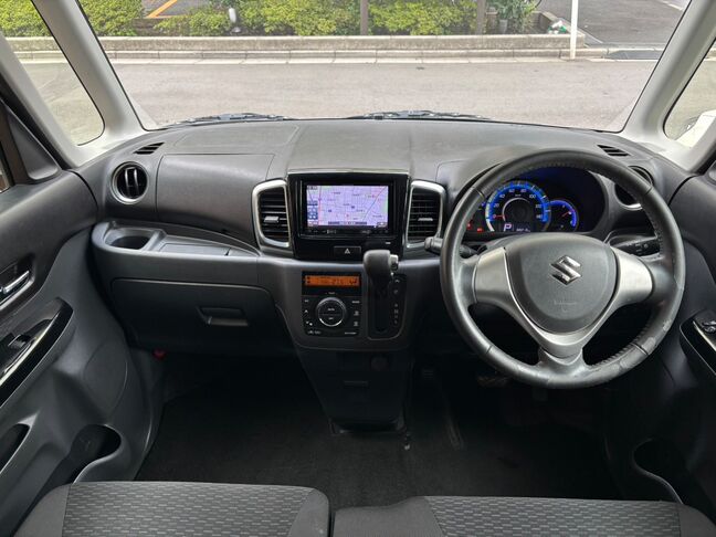 インパネ周りも使用感のない清潔な状態が保たれています。【スペーシアカスタム】