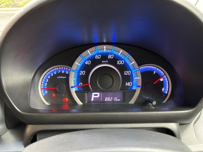 スピードメーターは黒と青で視認性の良い仕様になっております。【スペーシアカスタム】