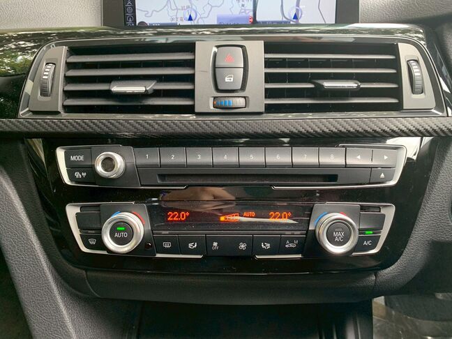 【お車探し】お客様のご要望に応じて、仕入れのプロがお客様と一緒にご希望のお車をお探しさせて頂くサービスをご提供しています。ご遠慮なくお申し出ください。