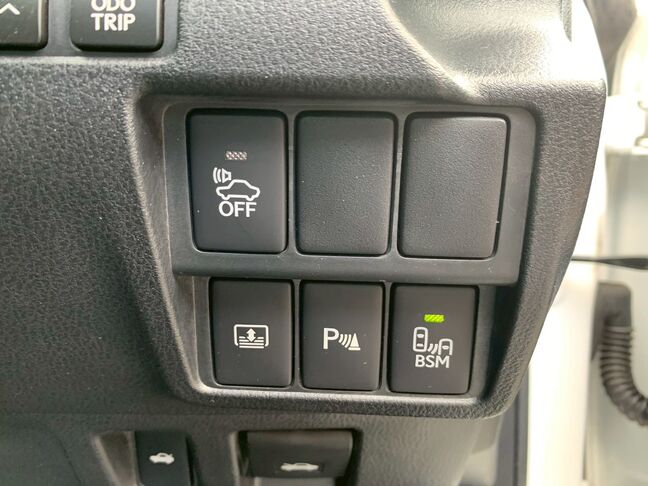 【友達追加の方法②】車両画像の2枚目のQRコードをLINEで読み込んで友達追加できます。