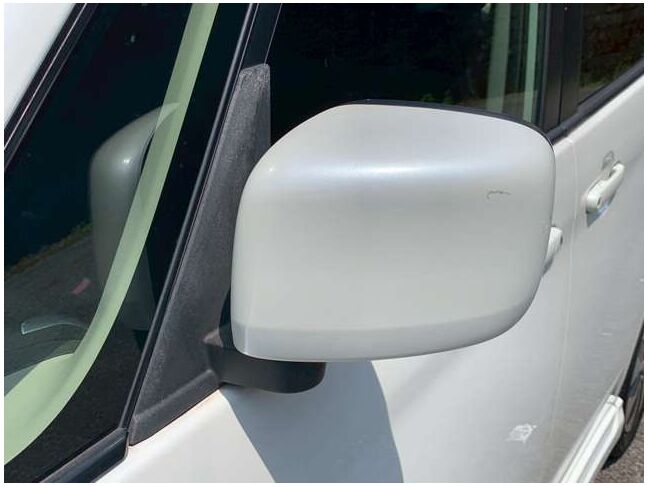 【内外装】当店は外装のキズ、凹み等があれば全て補修済みです。内装のシミのクリーニング、キズ等もリペア済みです。エンジンルームもきれいに清掃して仕上げています。