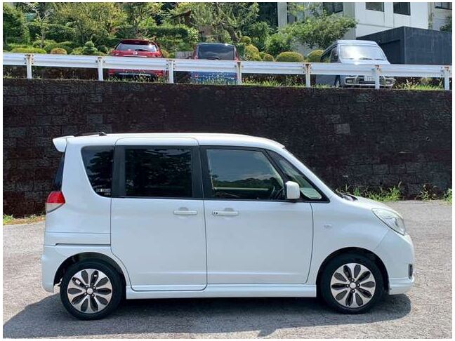 【お車探し】お客様のご要望に応じて、仕入れのプロがお客様と一緒にご希望のお車をお探しさせて頂くサービスをご提供しています。ご遠慮なくお申し出ください。
