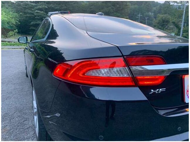 【友達追加の方法②】車両画像の2枚目のQRコードをLINEで読み込んで友達追加できます。