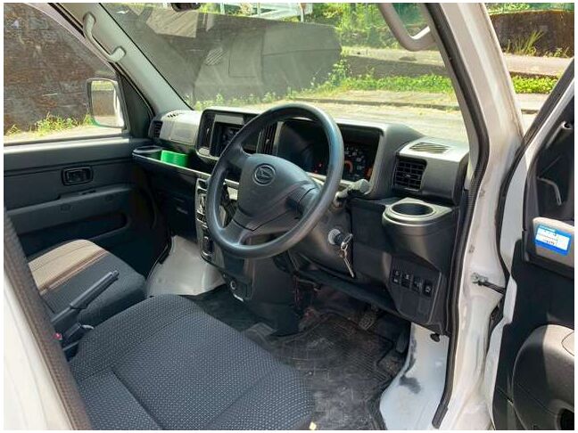 ご返信頂くと、当社の自社ローンの特徴について、詳しくご案内させて頂きますので、まずは公式LINEの友達登録をお願いします