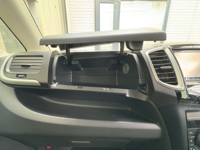 地方（市外・道外）の方は、別途陸送費用と名義変更費用、車庫証明費用が掛かります。詳しくは担当金澤まで。