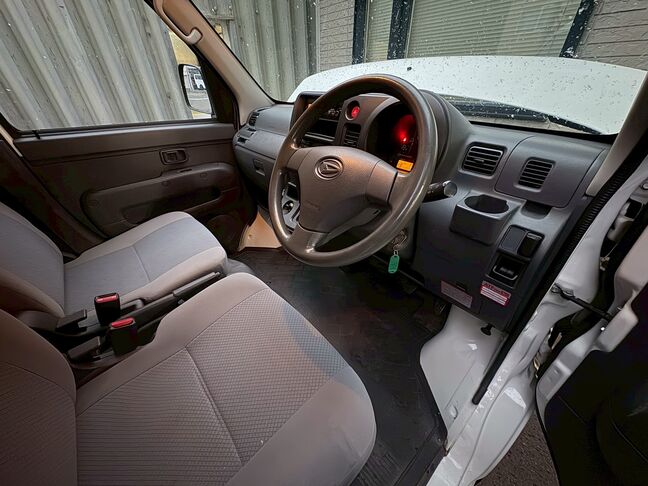 内外装美車。安くても一切手抜きはいたしません。