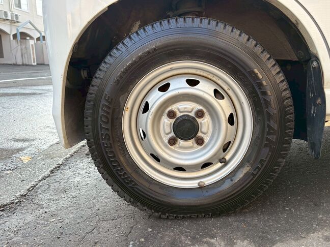 タイヤ＆ホイール、バッテリー等格安にてご提供致します。