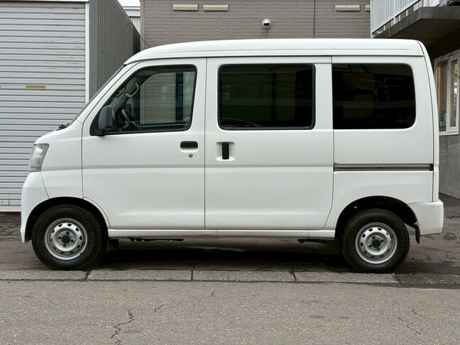 地方（道外・市外）の方は、別途陸送費用と名義変更費用、車庫証明費用が掛かります。詳しくは担当金澤まで。