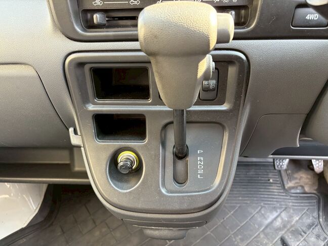 地方（道外・市外）の方は、別途陸送費用と名義変更費用、車庫証明費用が掛かります。詳しくは担当金澤まで。