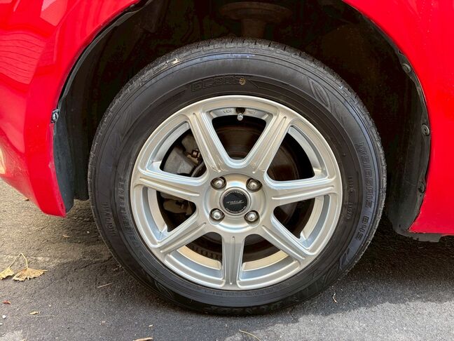 タイヤ＆ホイール、バッテリー等格安にてご提供致します。