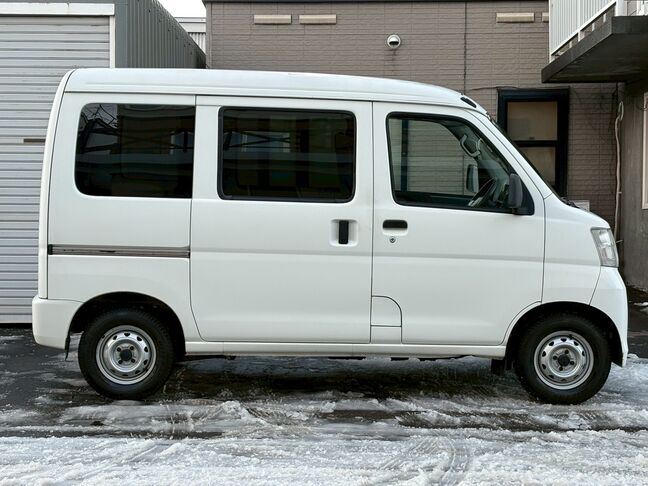 地方（市外・道外）の方は、別途陸送費用と名義変更費用、車庫証明費用が掛かります。詳しくは担当金澤まで。