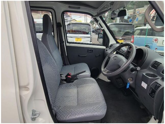 当店のお車をご覧いただきましてありがとうございます。お車についてのご質問やお見積りのご依頼、ご購入にあたってのご相談などお気軽にお問い合わせ下さい！