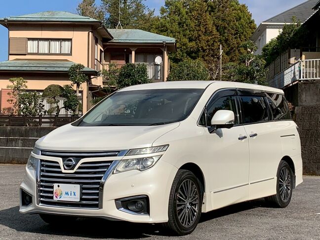 【友達追加の方法②】車両画像の2枚目のQRコードをLINEで読み込んで友達追加できます。