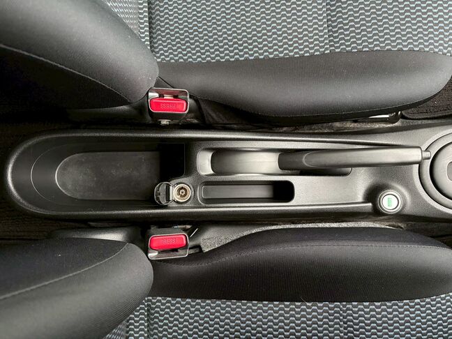 地方（市外・道外）の方は、別途陸送費用と名義変更費用、車庫証明費用が掛かります。詳しくは担当金澤まで。