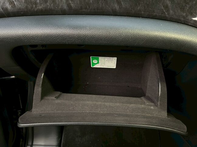 車内収納が多いのもエルグランドの特徴です！
特に助手席の収納は広く、使いやすくなっております