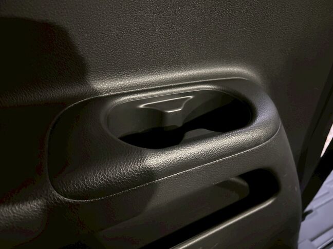 後部座席にもドリンクホルダーが付いております